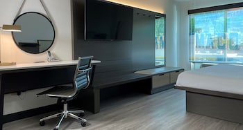 Standard Room, 1 King Bed