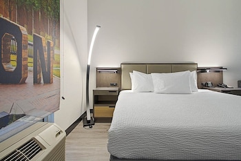 Standard Room, 1 King Bed