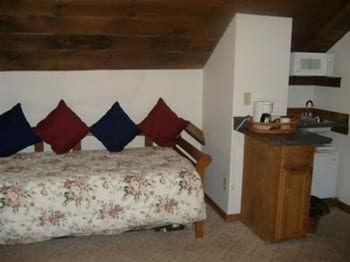 Standard Studio, Ensuite