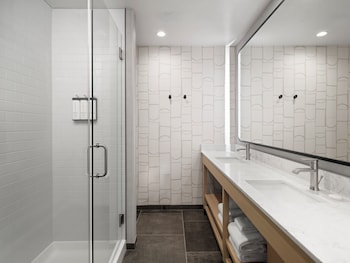 Room, 2 Queen Beds, Mountain View