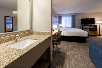 Suite, 1 King Bed, Non Smoking, Jetted Tub