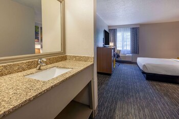Standard Room, 1 Queen Bed, Accessible