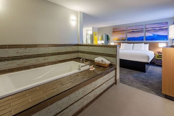 Suite, 1 King Bed, Non Smoking, Jetted Tub