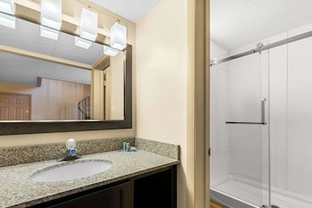 Standard Townhome, 1 Queen Bed with Sofa bed, Non Smoking (with Sofabed)