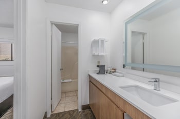 Suite, 1 King Bed, Fireplace