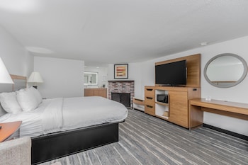 Standard Room, 1 King Bed (Seasonal Fireplace)