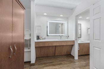 Standard Room, 2 Queen Beds, Accessible