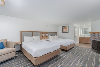 Standard Room, 2 Queen Beds, Fireplace