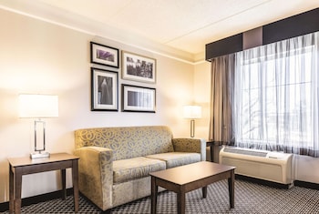 Suite, 1 King Bed, Non Smoking