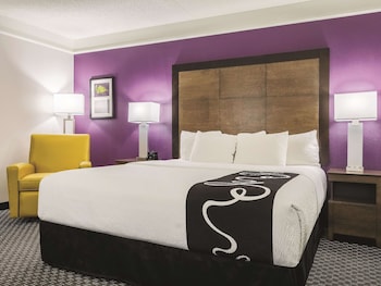 Room, 1 King Bed, Accessible, Non Smoking (Mobility, Bathtub w/ Grab Bars)