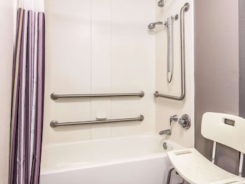 Room, 1 King Bed, Accessible, Non Smoking (Mobility, Bathtub w/ Grab Bars)