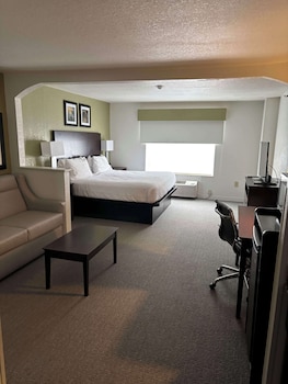 Suite, 1 King Bed, Non Smoking, Refrigerator & Microwave