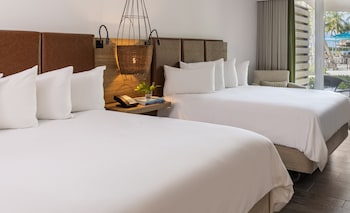 Room, 2 Queen Beds, Courtyard View, Lanai