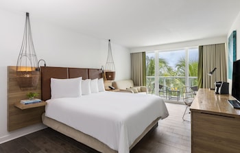 Room, 1 King Bed, Courtyard View, Lanai