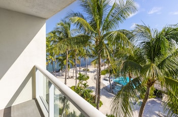 Room, 1 King Bed with Sofa bed, Standard Partial Ocean View