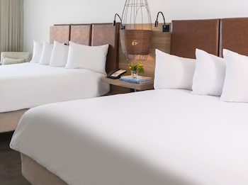 Room, 2 Queen Beds, Palm Partial Ocean View