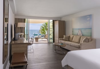 Room, 1 King Bed with Sofa bed, Oceanfront, Lanai