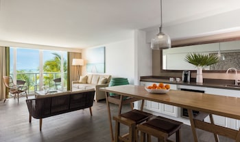 Suite, 1 King Bed with Sofa bed, Oceanfront