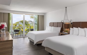 Room, 2 Queen Beds, Oceanfront, Lanai
