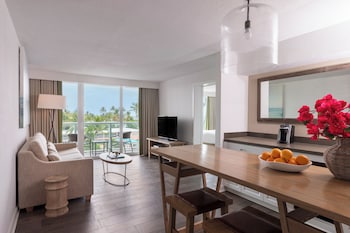 Suite, 1 King Bed with Sofa bed Standard View