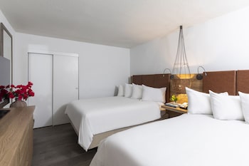 Suite, Multiple Beds Standard View