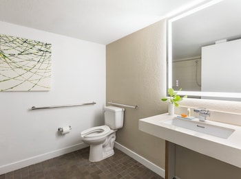 Standard Room, 1 King Bed, Accessible