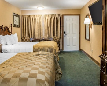 Deluxe Room, 2 Queen Beds and 1 Double Sofa Bed, Balcony, Lake Front