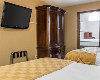 Deluxe Room, 2 Queen Beds and 1 Double Sofa Bed, Balcony, Lake Front