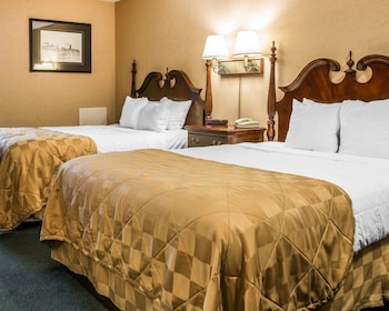 Deluxe Room, 2 Queen Beds and 1 Double Sofa Bed, Balcony, Lake Front