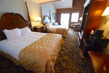 Deluxe Suite, 2 Bedrooms, Balcony, Lake Front
