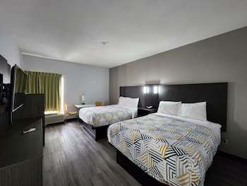 Deluxe Room, 2 Queen Beds, Non Smoking, Refrigerator & Microwave