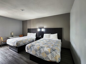 Deluxe Room, 2 Queen Beds, Non Smoking, Refrigerator & Microwave