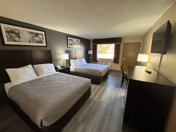 Standard Room, 2 Queen Beds, Smoking