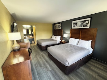 Standard Room, 2 Queen Beds, Non Smoking