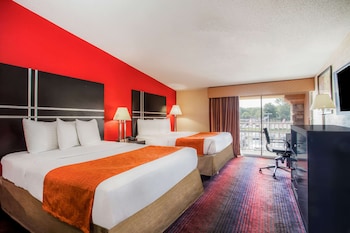 Suite, 2 Queen Beds, Non Smoking, Jetted Tub