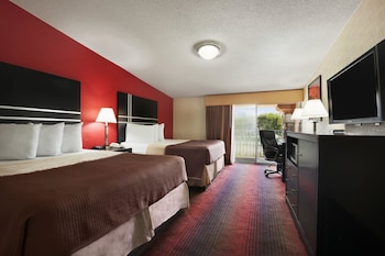 Suite, 2 Queen Beds, Non Smoking, Jetted Tub