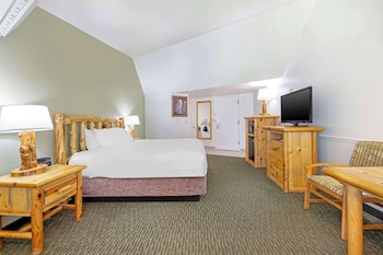 Standard Room, 1 King Bed, Non Smoking, Refrigerator & Microwave