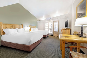 Standard Room, 2 Queen Beds, Non Smoking, Refrigerator & Microwave