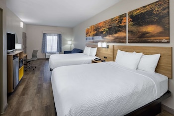 Suite, 2 Queen Beds, Smoking
