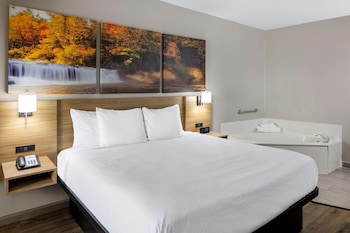 Deluxe Suite, 1 Queen Bed, Non Smoking