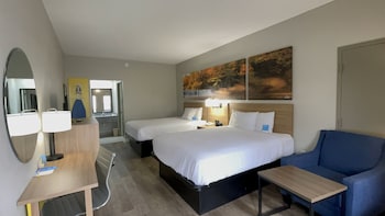 Suite, 2 Queen Beds, Smoking