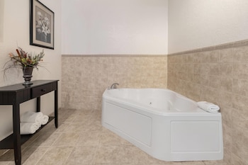 Studio Suite, 1 King Bed, Non Smoking
