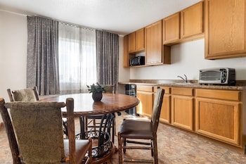 Suite, 1 King Bed, Non Smoking (One-Bedroom)
