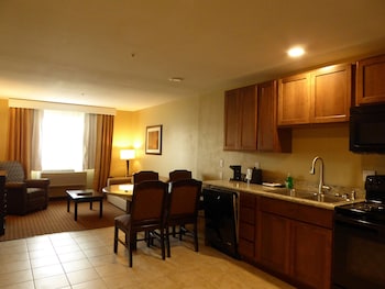 Suite, 1 King Bed, Non Smoking, Kitchen