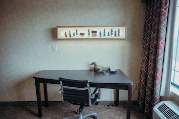 King Whirlpool Suite Accessible