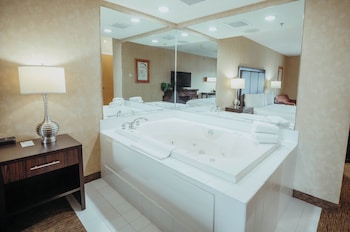 King Whirlpool Suite Accessible