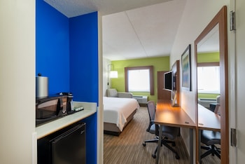Standard Room, 1 King Bed, Accessible (Roll-In Shower)
