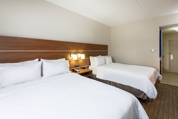 Standard Room, 2 Queen Beds, Accessible (Roll-In Shower)