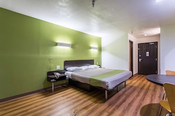 Deluxe Room, 1 King Bed, Non Smoking, Refrigerator & Microwave