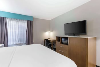 Suite, 1 King Bed, Non Smoking, Jetted Tub